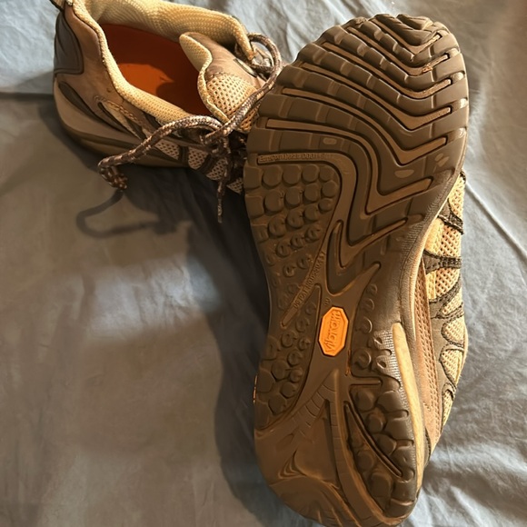 Merrell women’s running shoes - Picture 3 of 3